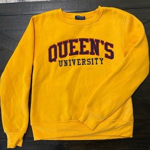 Queen’s University Crew Neck | M